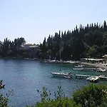Nikolas House Upper Bay شقة