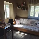 Nikolas House Upper Bay شقة