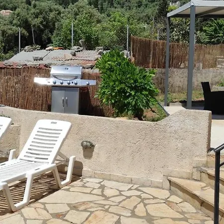 Nikolas House Upper Bay شقة