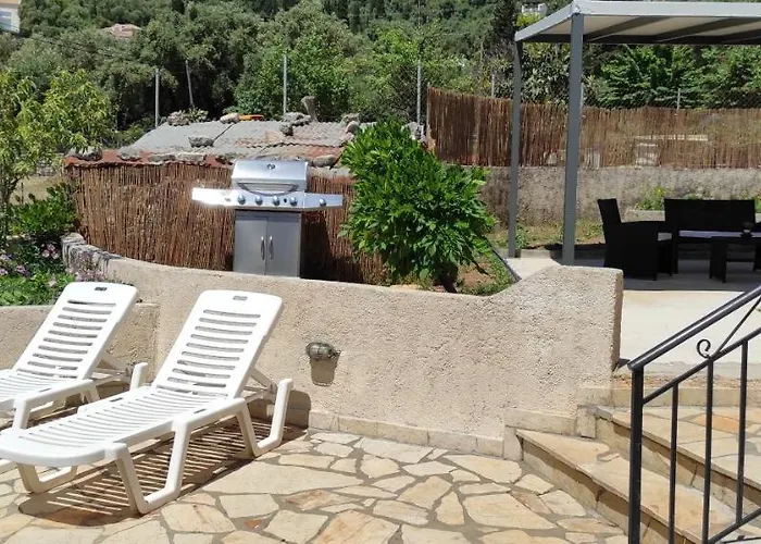 Nikolas House Upper Bay דירה
